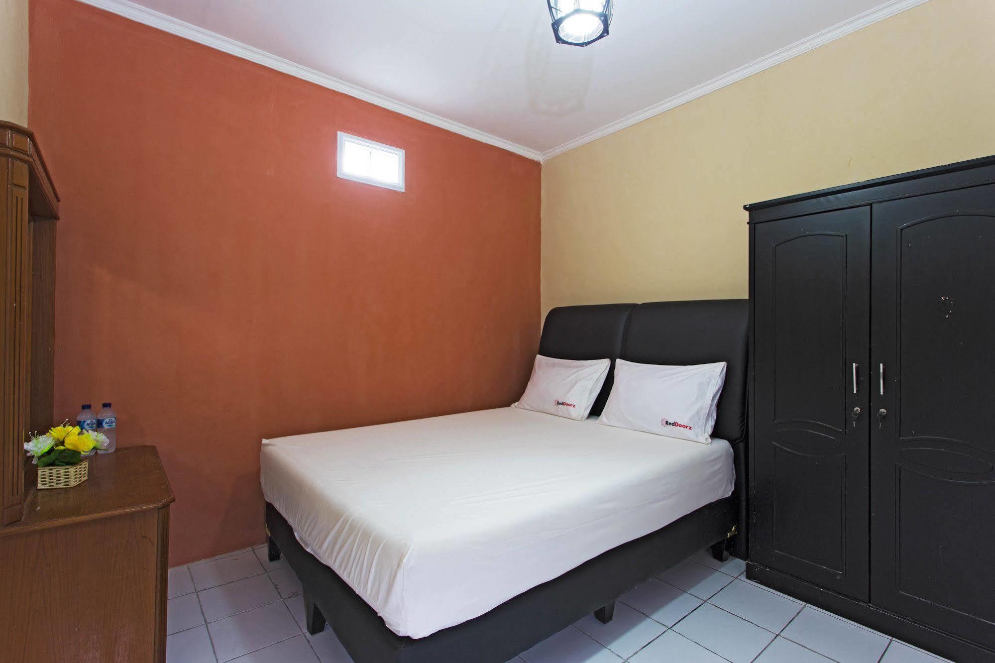 Reddoorz @ Pesanggrahan Mencil Luaran gambar