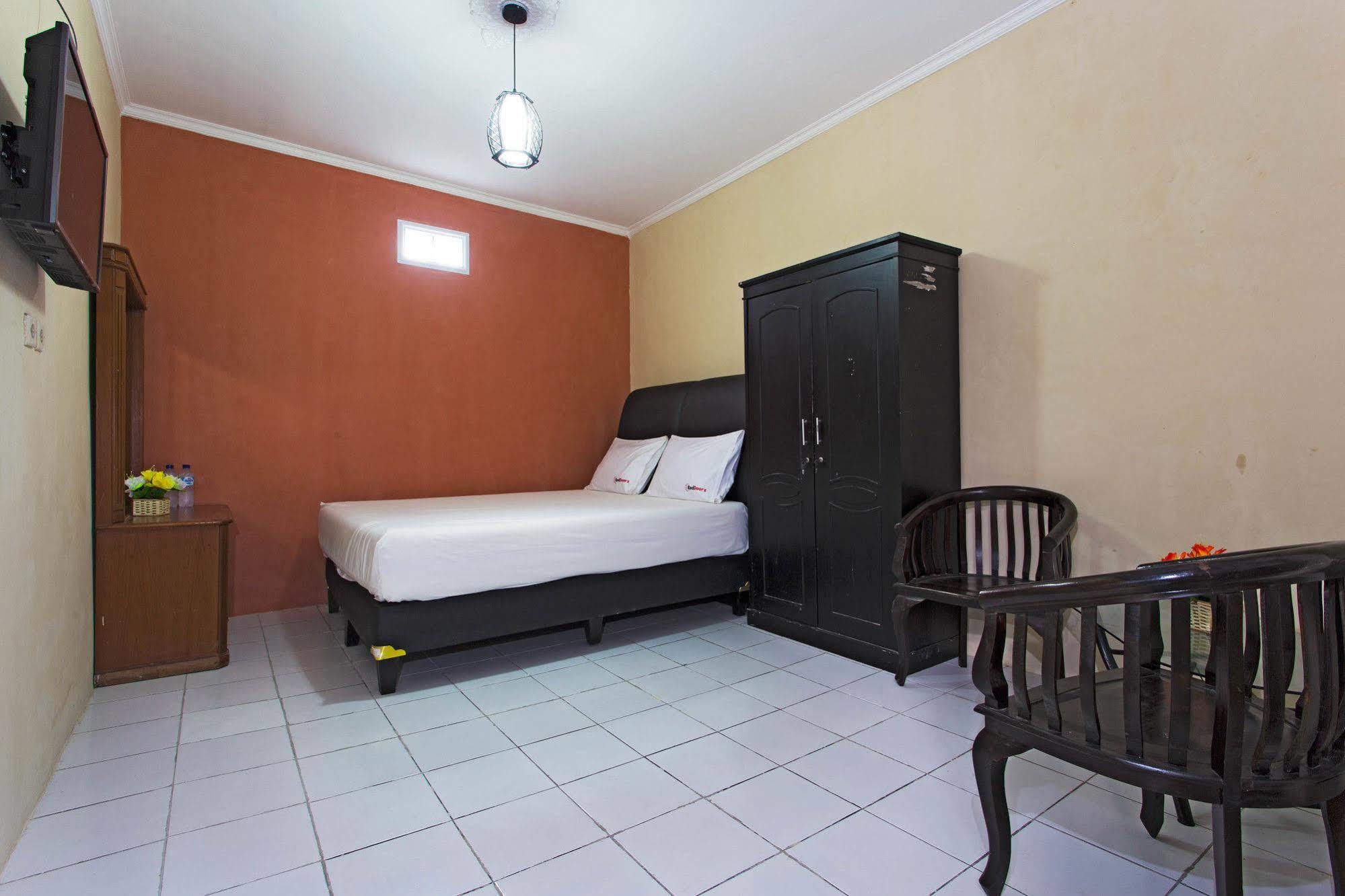 Reddoorz @ Pesanggrahan Mencil Luaran gambar