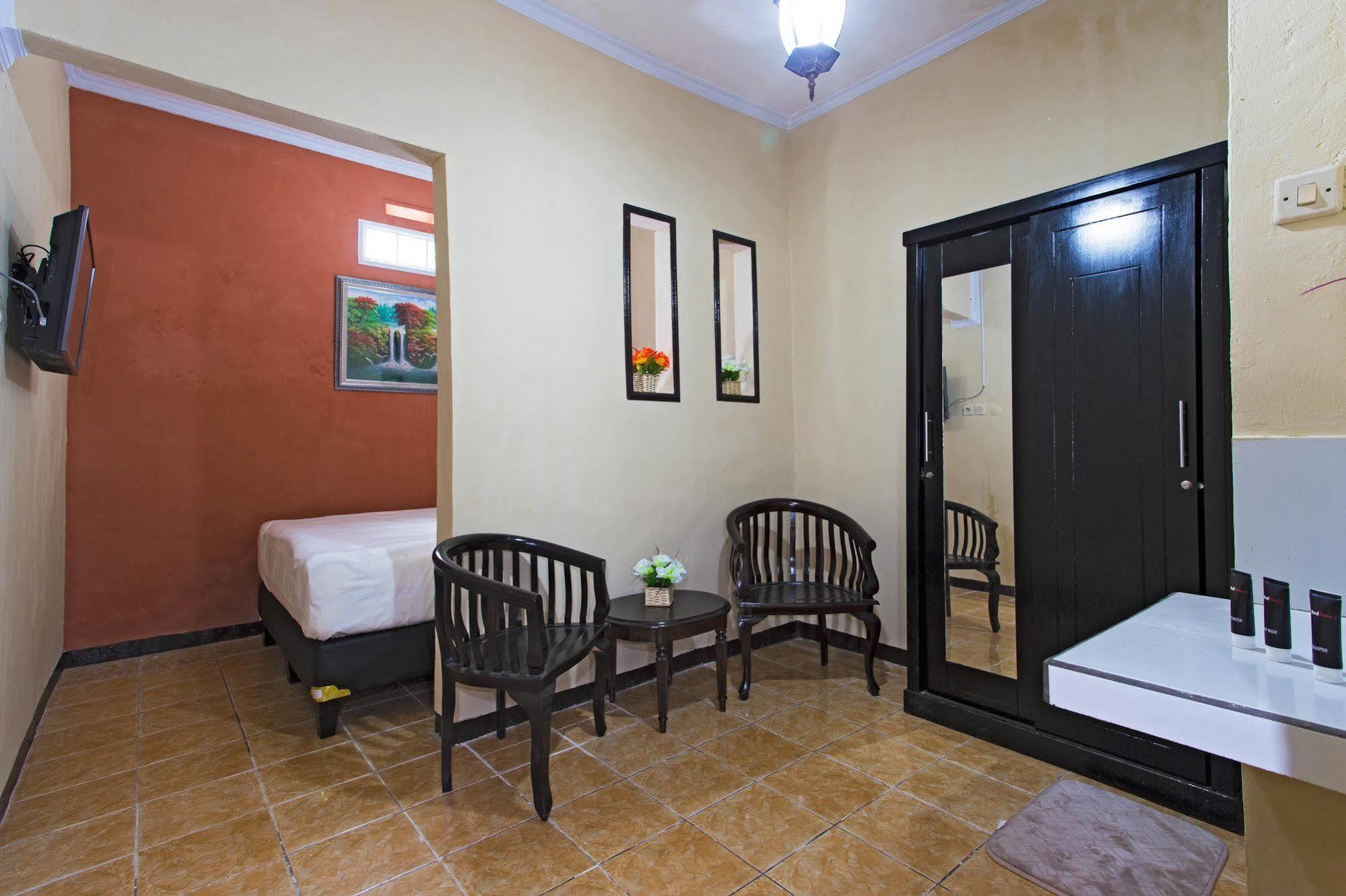 Reddoorz @ Pesanggrahan Mencil Luaran gambar